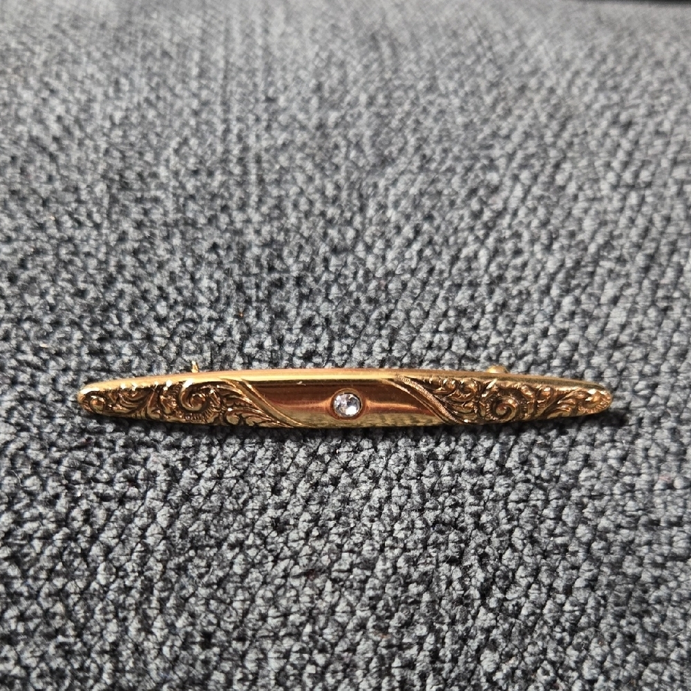 Avon Gold Tone Brooch‎ with Intricate Design - 2inches